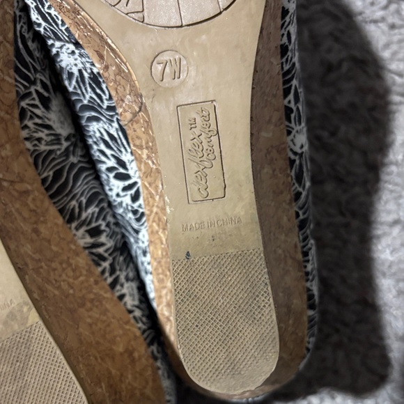 Dexflex Comfort Black and White Patterned Wedges - Picture 3 of 5